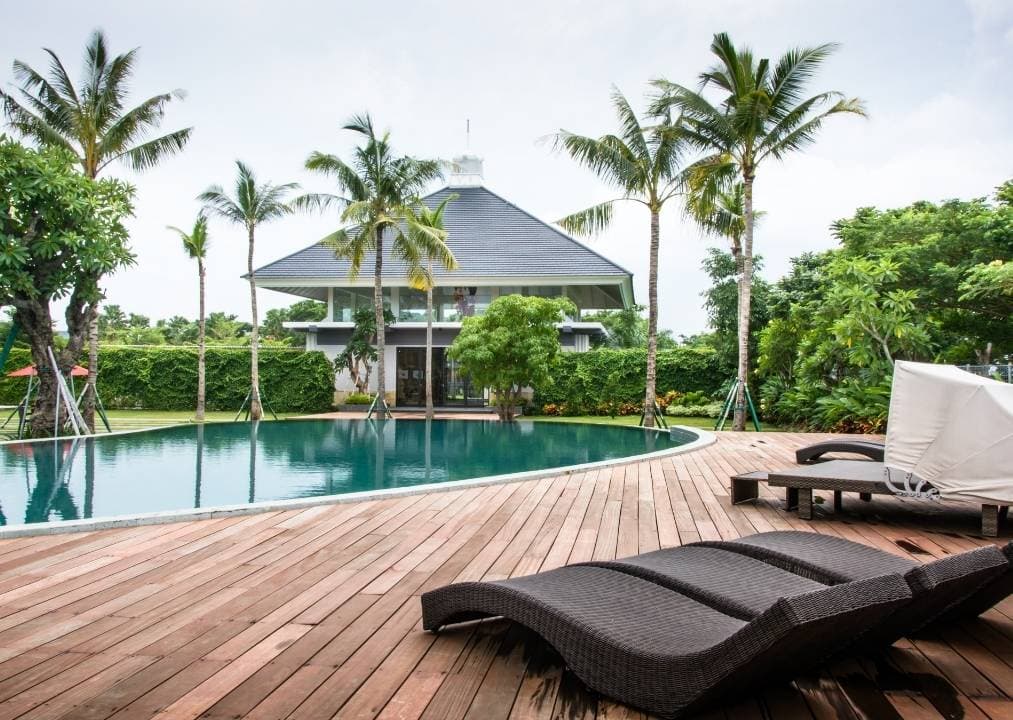 Kolam Renang Royal Residence
